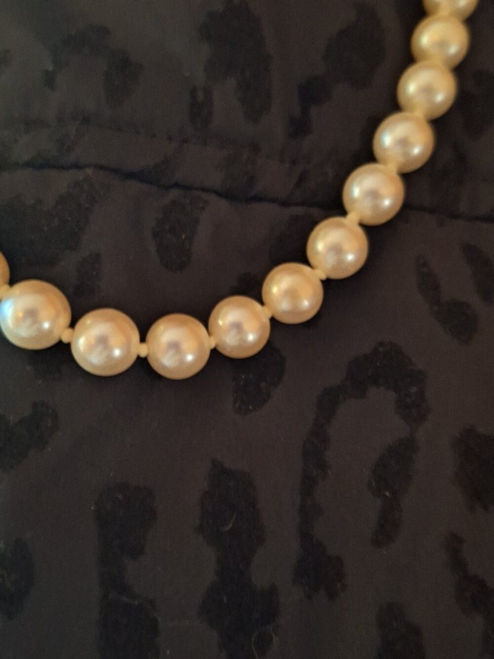 Vintage Pearl Necklace 22 inches